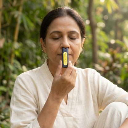 Person using svā sawadee (Ya Dom), svāroma's Thai-style inhaler, for a cool, clear breath on the go