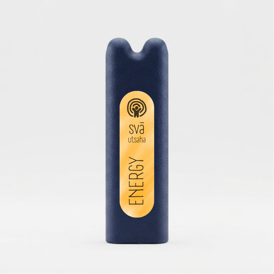 svā utsaha (Energy) essential oil inhaler by svāroma on a white background, a pocket-sized inhaler for a gentle mid-day lift
