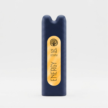 svā utsaha (Energy) essential oil inhaler by svāroma on a white background, a pocket-sized inhaler for a gentle mid-day lift
